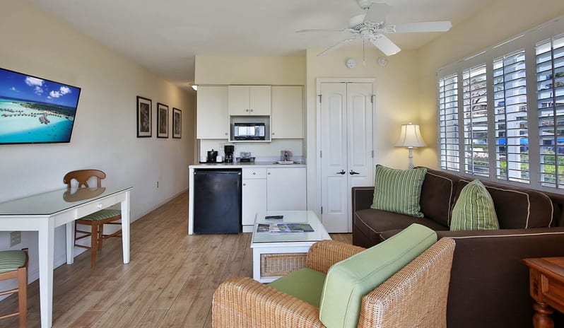 Sanibel Inn - Suite Living Room